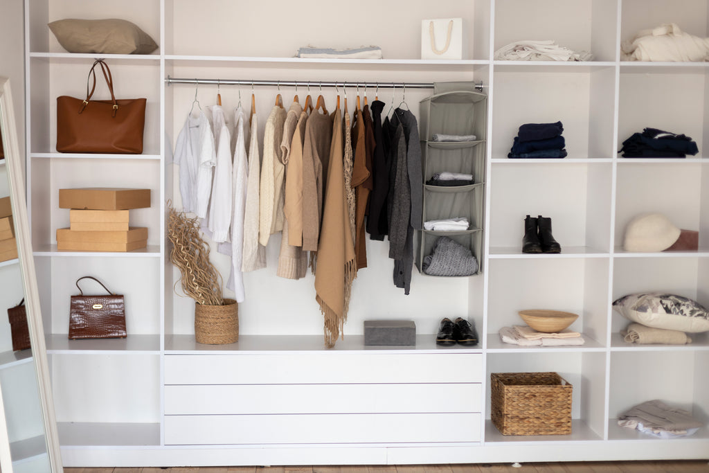 Do minimalism and fashion fit in?